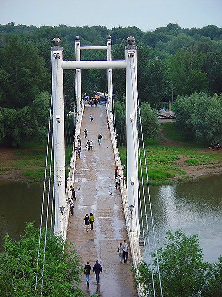 Файл:Pedestrian bridge in Orenburg.jpg