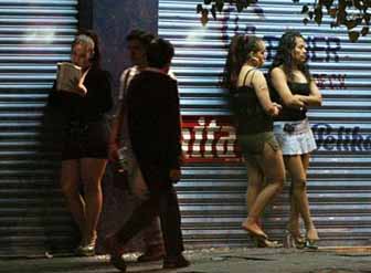Файл:Mexico City street prostitutes.jpg