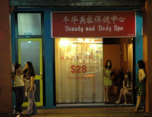 Файл:Geylang Singapore Prostitutes.jpg