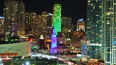 Секс и флеш в Майами-Бич с доминиканской MILF